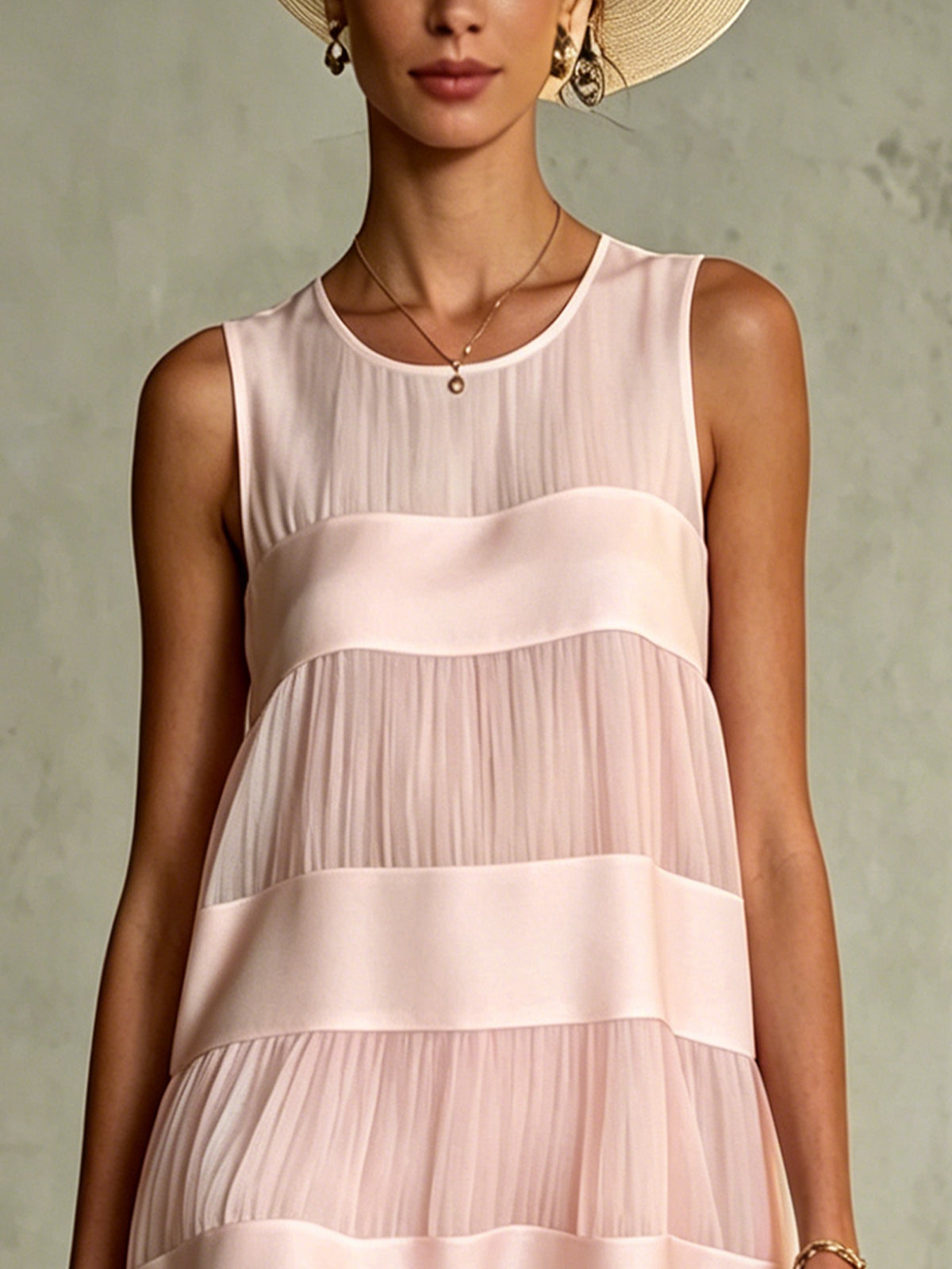 Carla | Vestito corto patchwork rosa chiaro in strati di chiffon plissettato e satinato