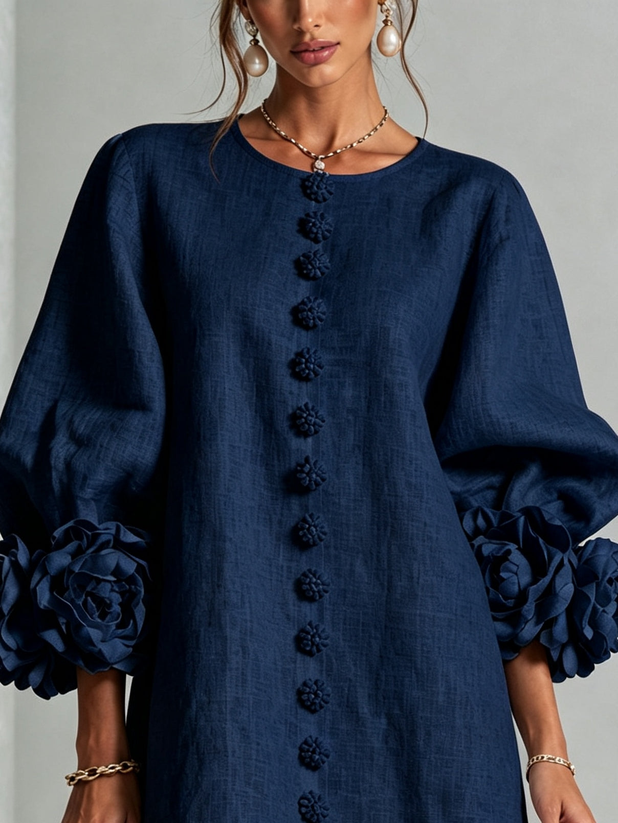 Mara | Vestito Mini con Bottoni e Fiori Marini e Polsini Floreali Impattanti